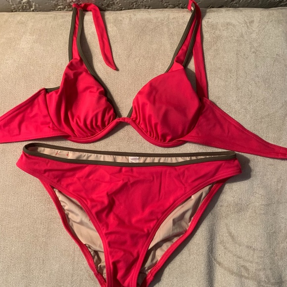 Victoria's Secret Bikini - Picture 1 of 3